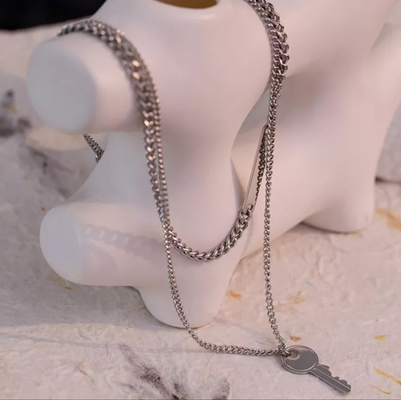Trendy Key Layered Necklace - Picture 3 of 5